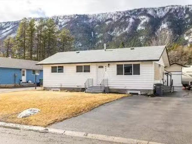 453 Mountain Ash Crescent, Sparwood, BC, V0B 2G0 house for s.