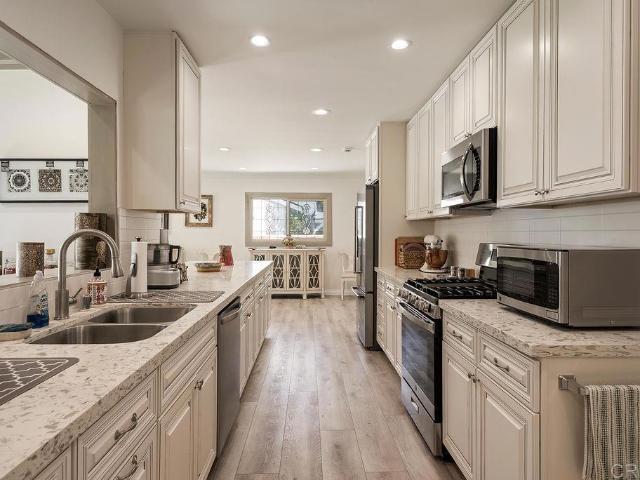 453 W Laurel Avenue