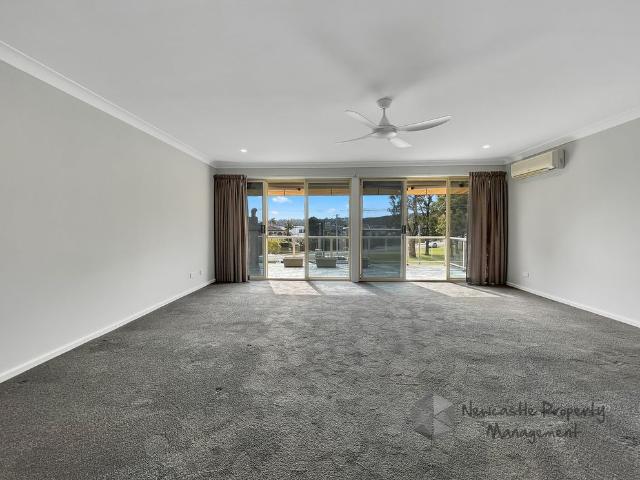 4/54 Allambee Place, Valentine