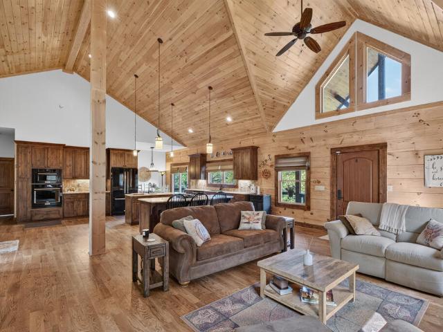 454 Gibson Knob Rd