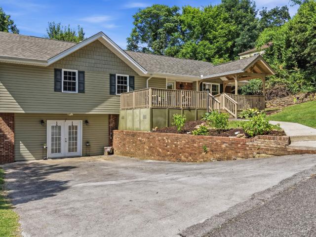 4557 N Ravenwood Drive N