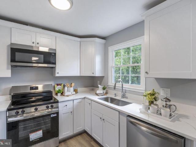 4552 King Edward Court