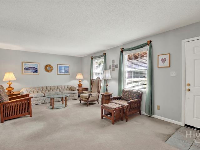 455 Mall Boulevard 6
