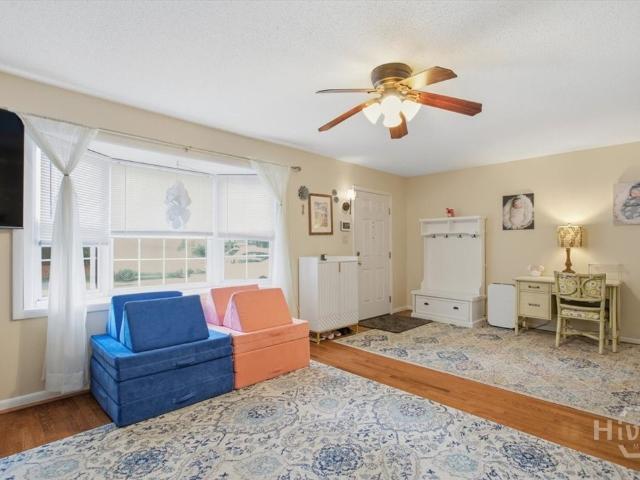 455 Mall Boulevard # 76