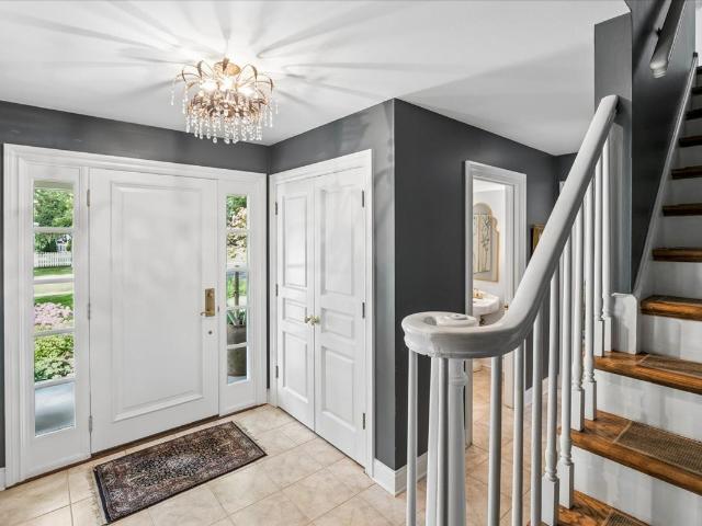 455 W Hawthorne Court