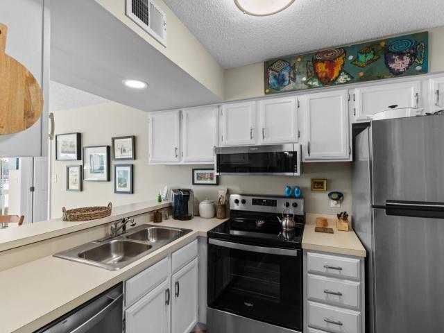 4560 Greenbriar Dr. 302