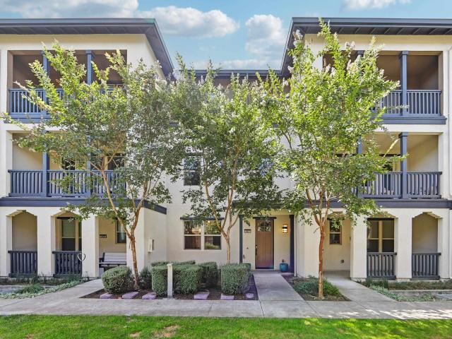 457 Diller Street