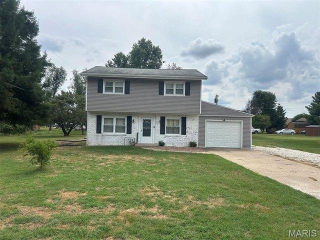 457 Jack Pine Dr, Carrollton, IL 62016