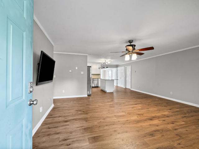 457 Lakeland Dr