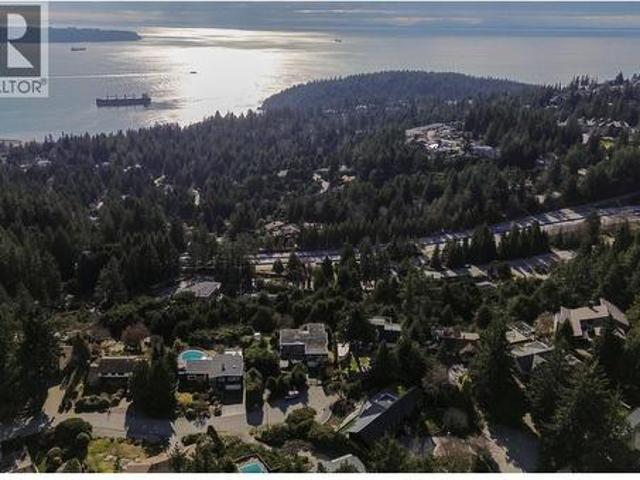 4582 Woodgreen Court, West Vancouver, BC, V7S 2V7 house for sale | Listing ID R3131 | Royal LePage