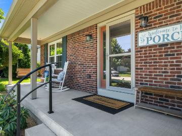 458 Gainesway Drive N