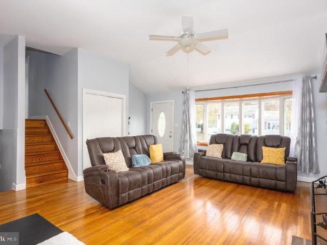 458 Roberts Way
