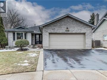 Hespeler, Ontario - Garden, Parking, Fireplace