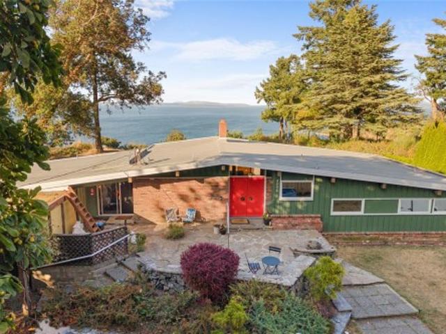 4598 Torquay Dr, Saanich, BC, V8N 3L7 house for sale | Listing ID 1049 | Royal LePage