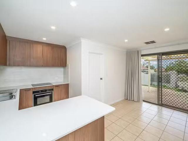 4/5 Western Avenue, Yokine, WA 6060