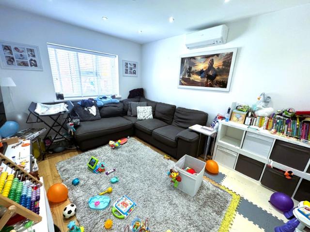 4/5 Bed House Ilford £2700 Pcm