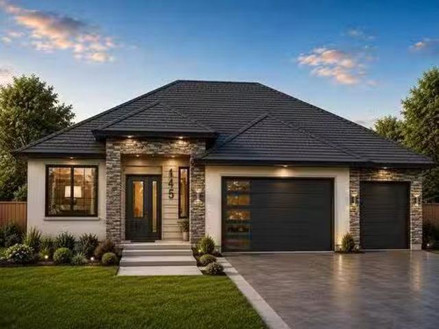 45 Bremner Dr, Headingley, MB, R4H 1H4 Luxury House for sale.