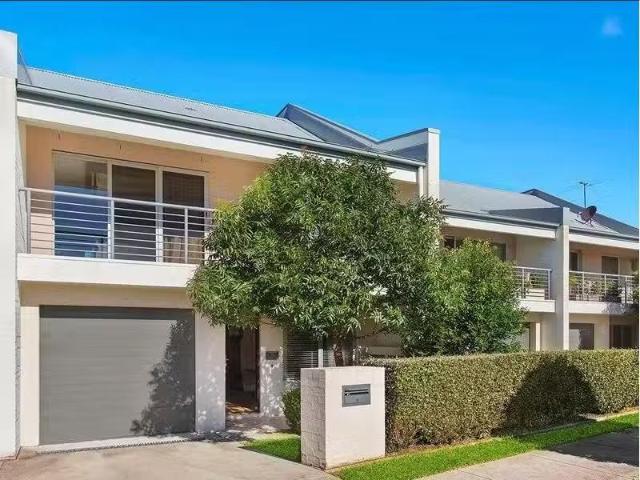 4/5 Brighton Street, BOTANY Townhouse for rent Listed by Lina.