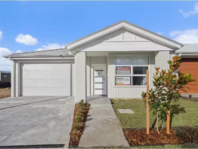 45 Coalminer Drive, CALDERWOOD House for rent Listed by Sally.