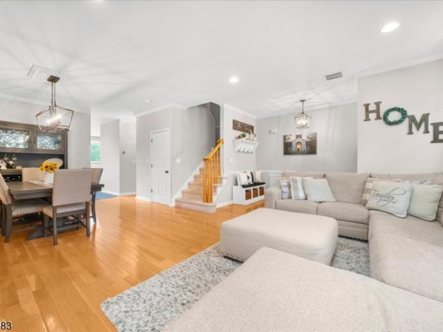 45 Cummington Ln