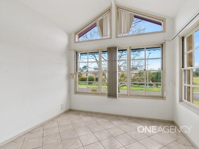 4/5 Dryden Close