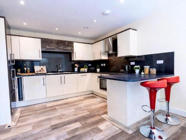 45 Ecco 2 bed apartment to rent £1,187 pcm £274 pw