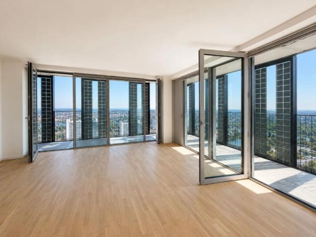 45. Etage inkl. 38qm Loggia Dem Himmel so nahe: 3 Zimmer Eckwohnung