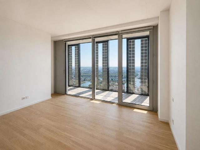 45. Etage inkl. 38qm Loggia Dem Himmel so nahe: 3 Zimmer Eckwohnung