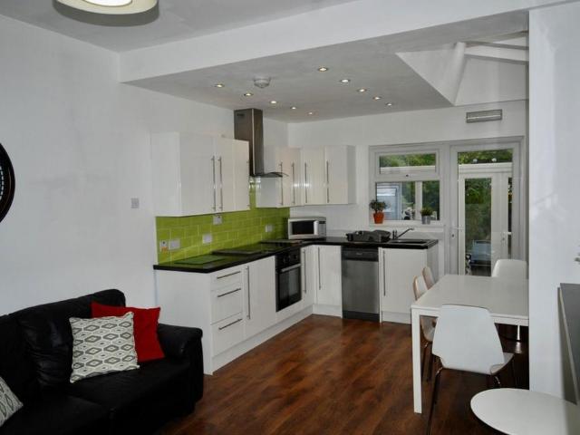 45 Gleave Road, Metchley, B29 6JW, United Kingdom | 5 bed house for rent #136499909 | Rentberry