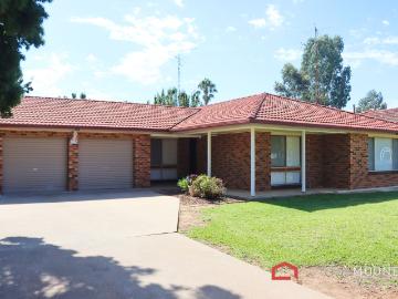 Lockhart, New South Wales, Victoria - Garden