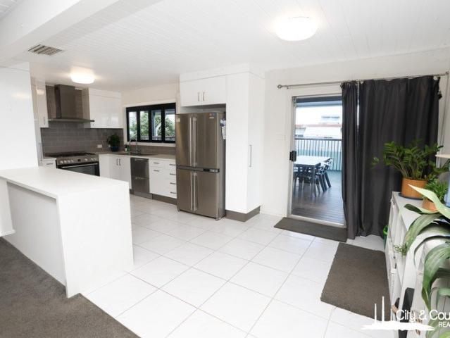 45 Indigo Crescent Dual Living Opportunity with Space for the Whole Family