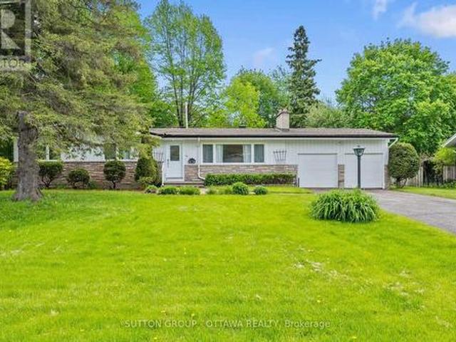 45 Larkspur Drive, Ottawa, ON, K2H 6K8 house for sale | Listing ID X13872 | Royal LePage