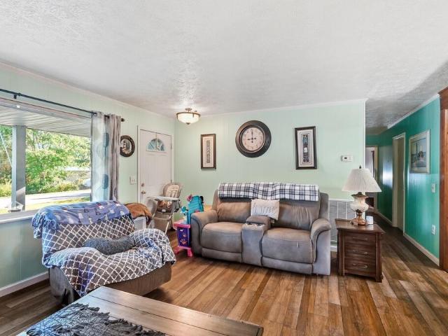 45 Lee Cir