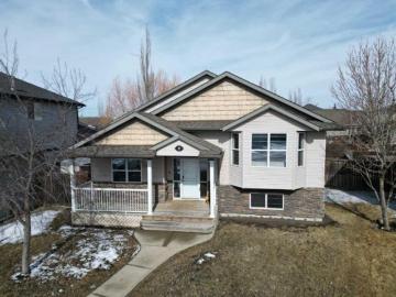 Red Deer, Alberta - Garden, Parking, Cellar