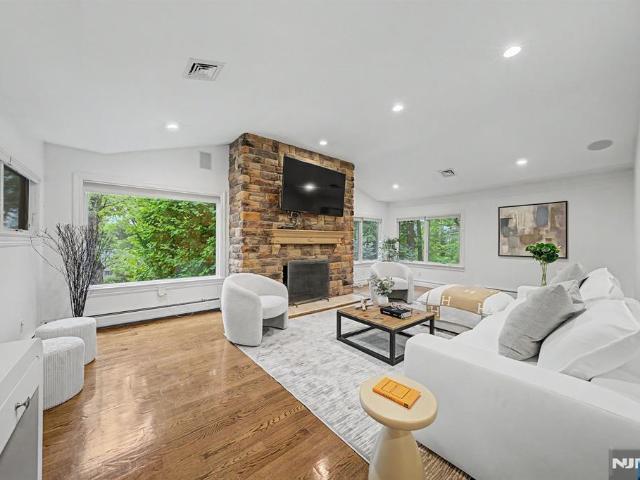 45 Oxford Drive