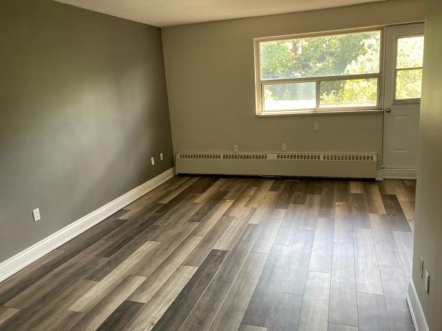45 Paisley Blvd W 1 Bedroom Apartment for Rent