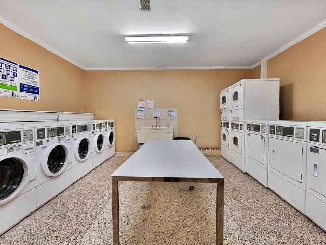 45 Paisley Blvd W 2 Bedroom Apartment for Rent at 45 Paisley Blvd W, Mississauga, ON L5B 1E4 Cooksville