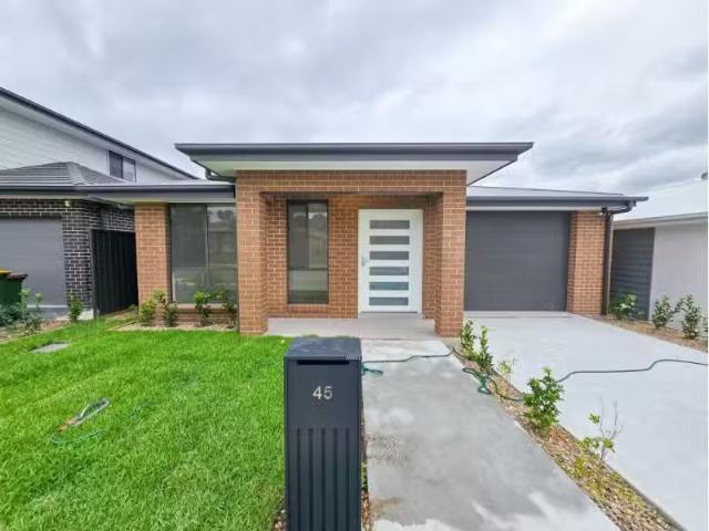 45 Preston Street, CLAYMORE House for rent Listed by Team Rad.