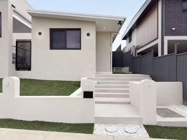 45a Monkton Avenue, Middleton Grange Apartment for rent Liste.