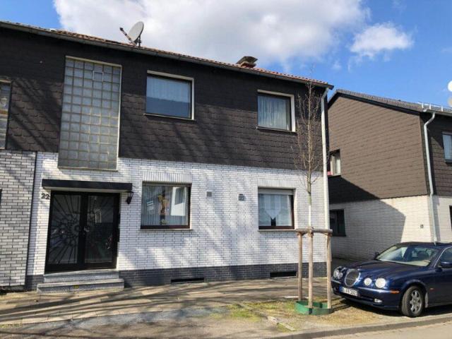 46047 Oberhausen, 1 Doppelhaushälfte 145 m², Garten, Garage, Frei