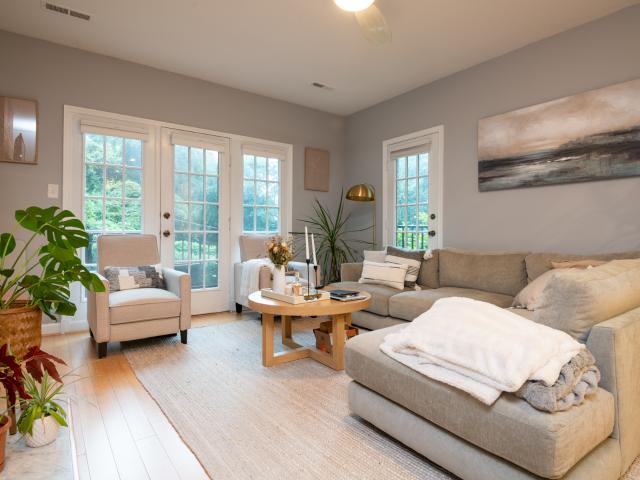 4605 1/2 Macarthur Blvd NW, 2 beds, 2 full baths