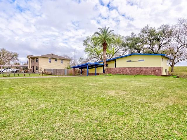 4600 Lakeshore Drive