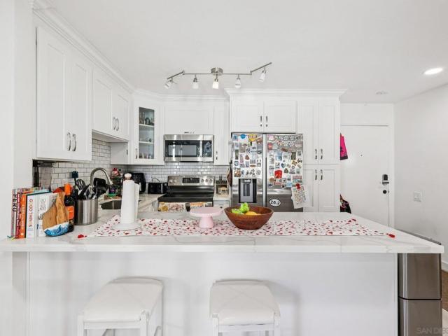 4600 Lamont St 204