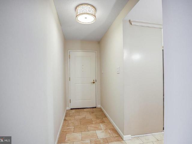 4601 N Park Avenue # 209 J