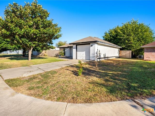 4601 W Creek Circle