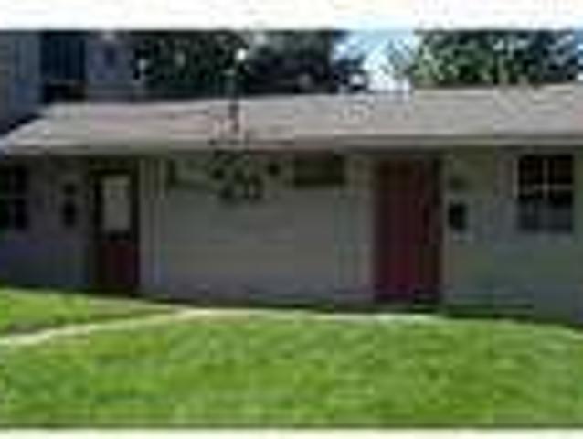 $460 / 1br 415ftÂ² Cozy duplex close to downtown and ON BUS ROUTE!