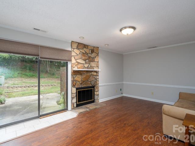 460 Camrose Circle NE