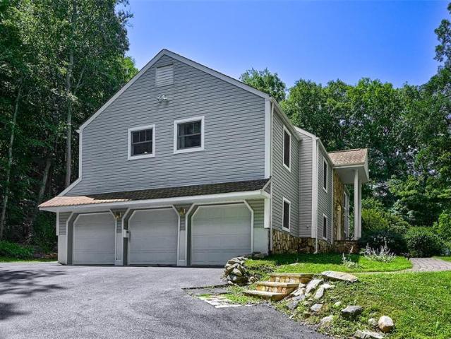 460 Laurel Ln