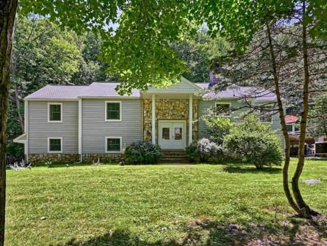 460 Laurel Ln