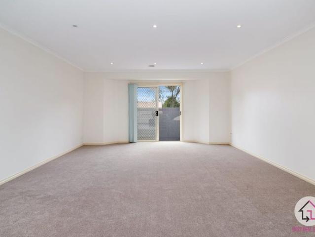 $460 PW AVAIL NOW THREE BEDROOM UNIT WITH EXCELLENT PRESENTATION